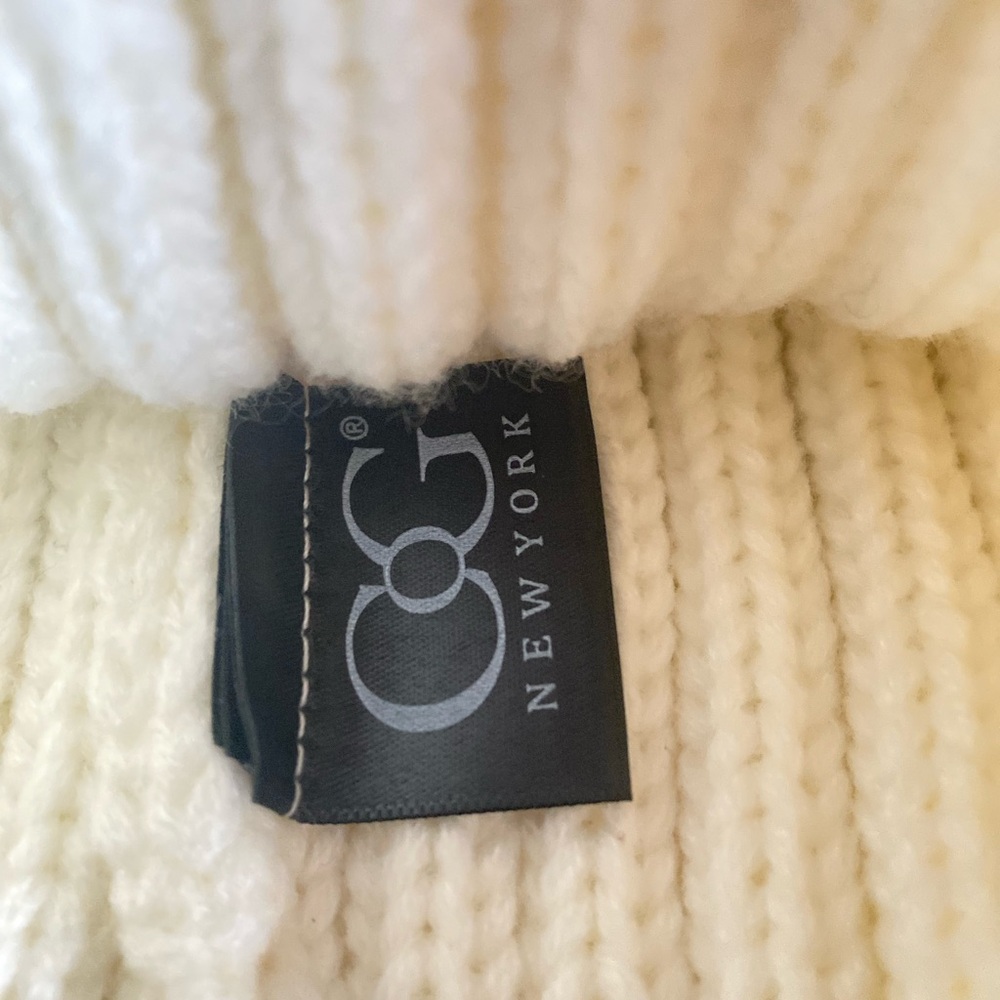 New Chic Pearl-Studded Cream Beanie with Faux Fur Pom - Picture 5 of 5